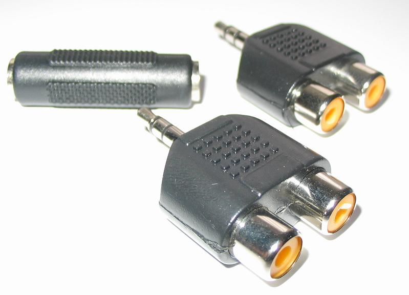Set konektor pro PC - Sada konektor pouiteln pro pipojen karaoke startovac sady mezi PC a PC repro.